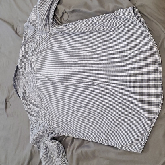 Long Sleeve Button Up - Picture 4 of 4